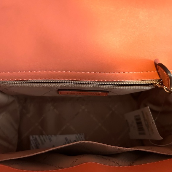 Michael Kors NWT medium flap satchel retails $558 - Picture 6 of 13